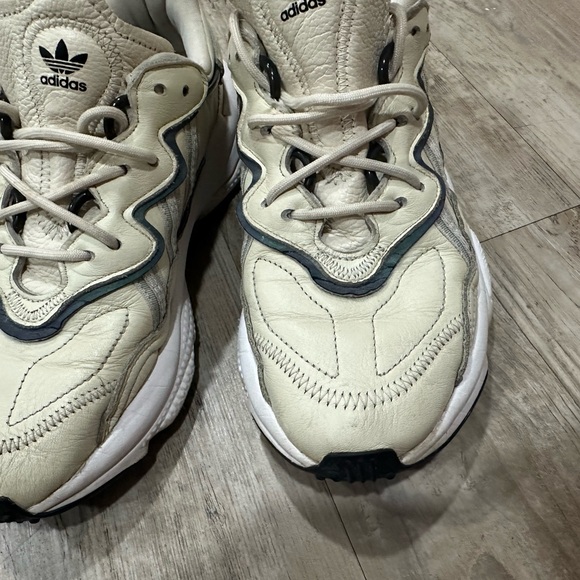 Adidas Ozweego Size 9 Women’s - Picture 5 of 7